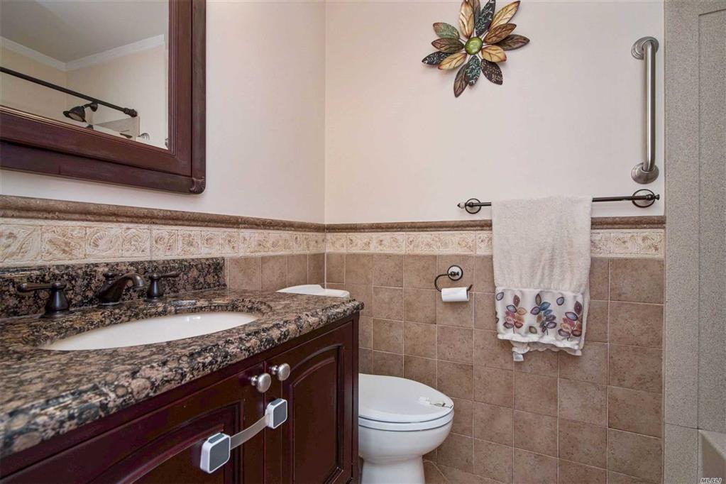 12 Beaverbrook Dr Brookhaven Brookhaven NY 11719 R Hamptons