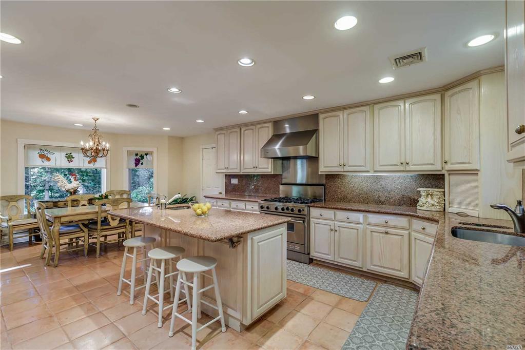 25 Hewlett Ln Port Washington Port Washington NY 11050