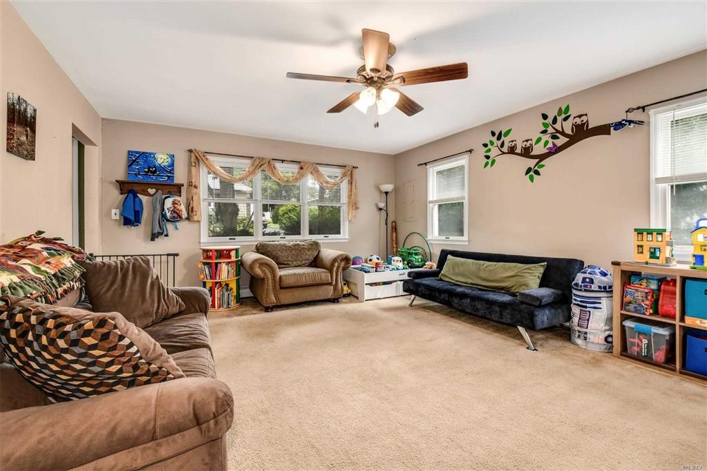 76 Magnolia Dr Kings Park Kings Park NY 11754