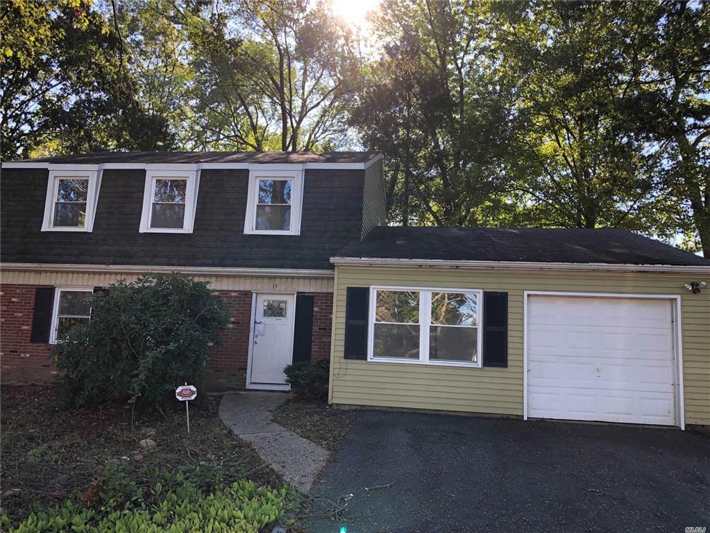 14 Whitney Ln Coram Coram NY 11727