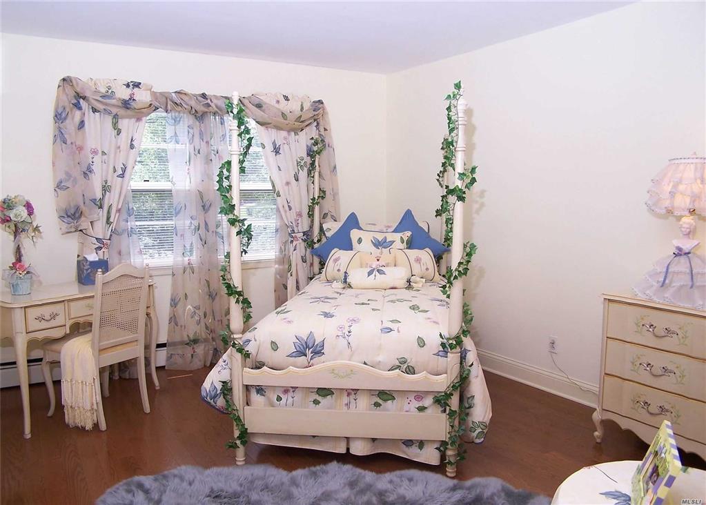 23 Valley St Ronkonkoma Ronkonkoma NY 11779
