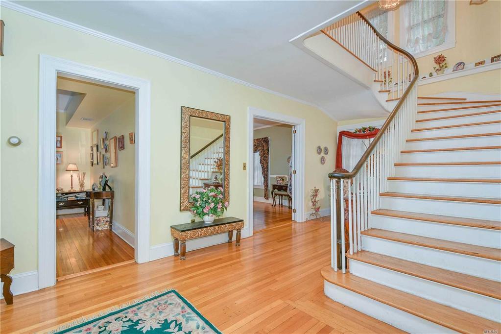 5 Kohlsaat Ct Smithtown Smithtown NY 11787