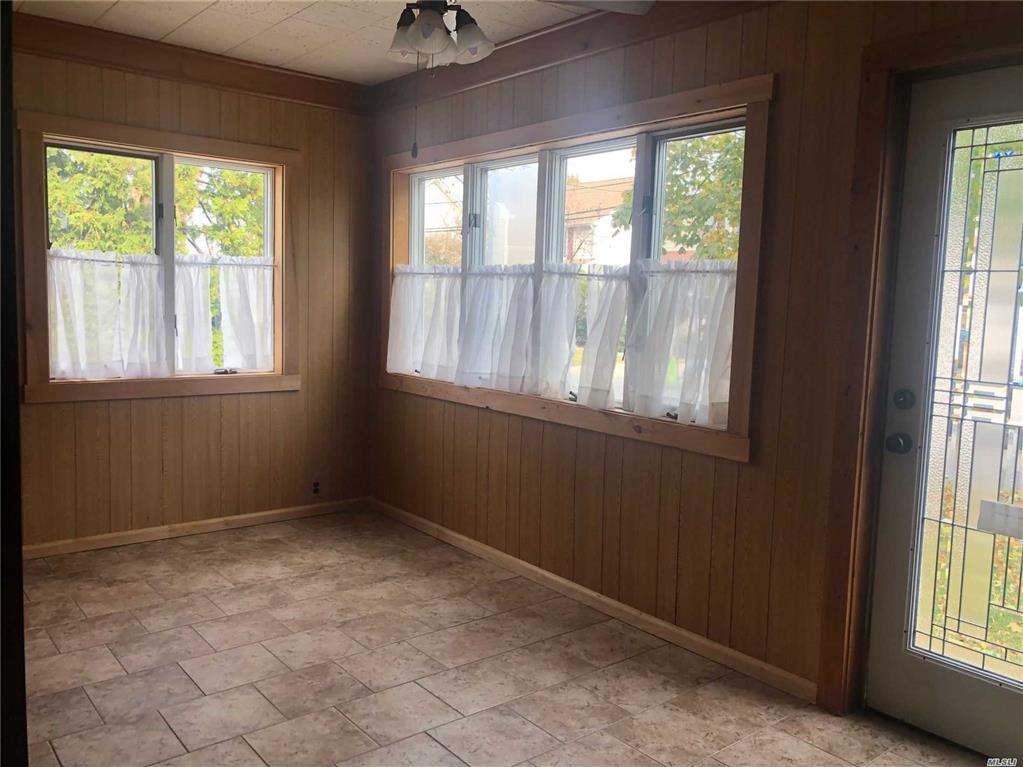 8 Valley Rd Bayville Bayville NY 11709