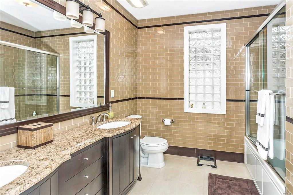 8 Holiday Pond Rd Jericho Jericho NY 11753