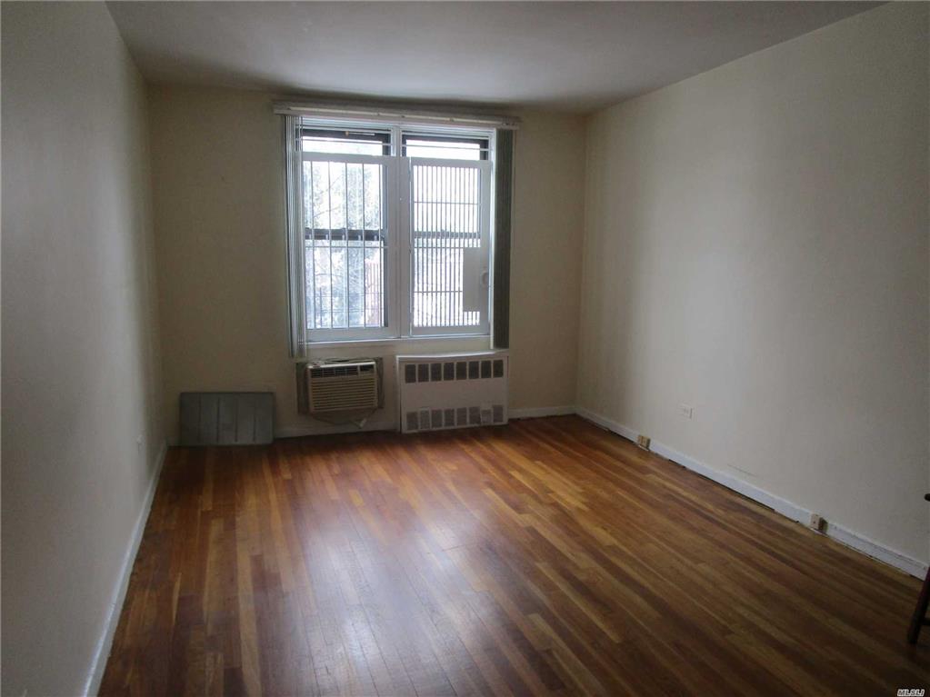 43-25 Douglaston Pkwy Douglaston Douglaston NY 11363