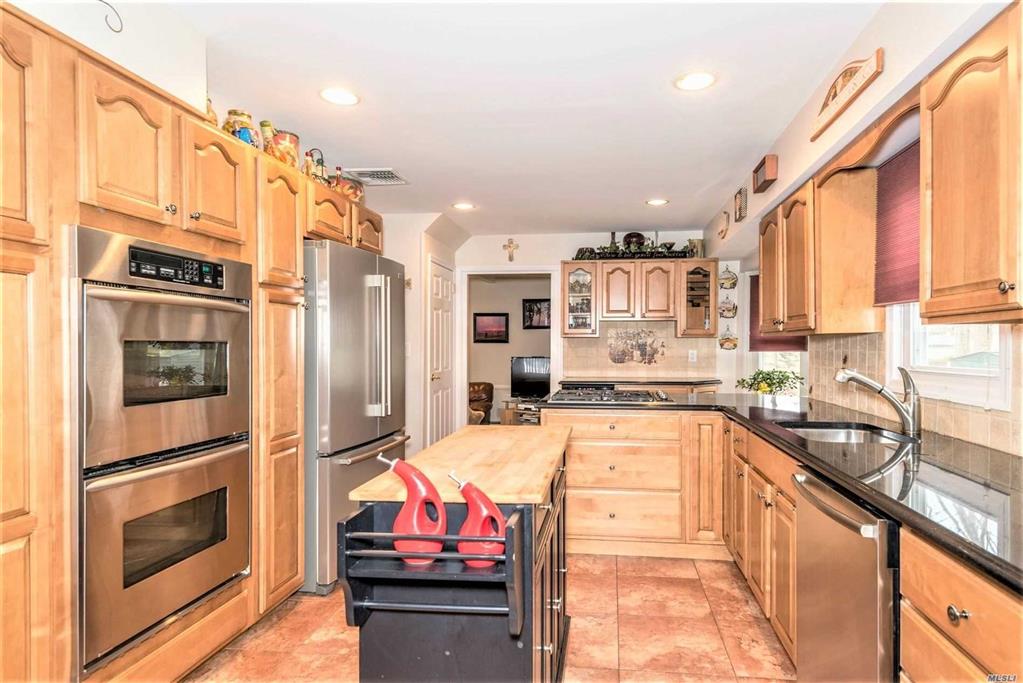 5 Potter Ct Smithtown Smithtown NY 11787
