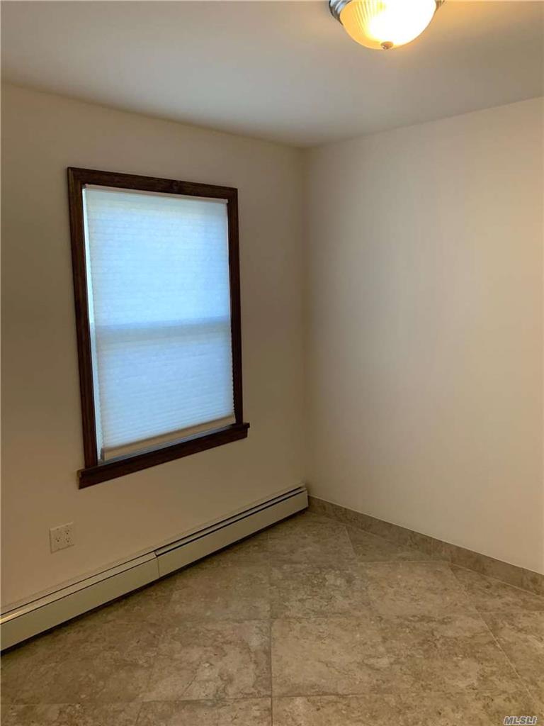 63-44 75th St Middle Village Middle Village NY 11379