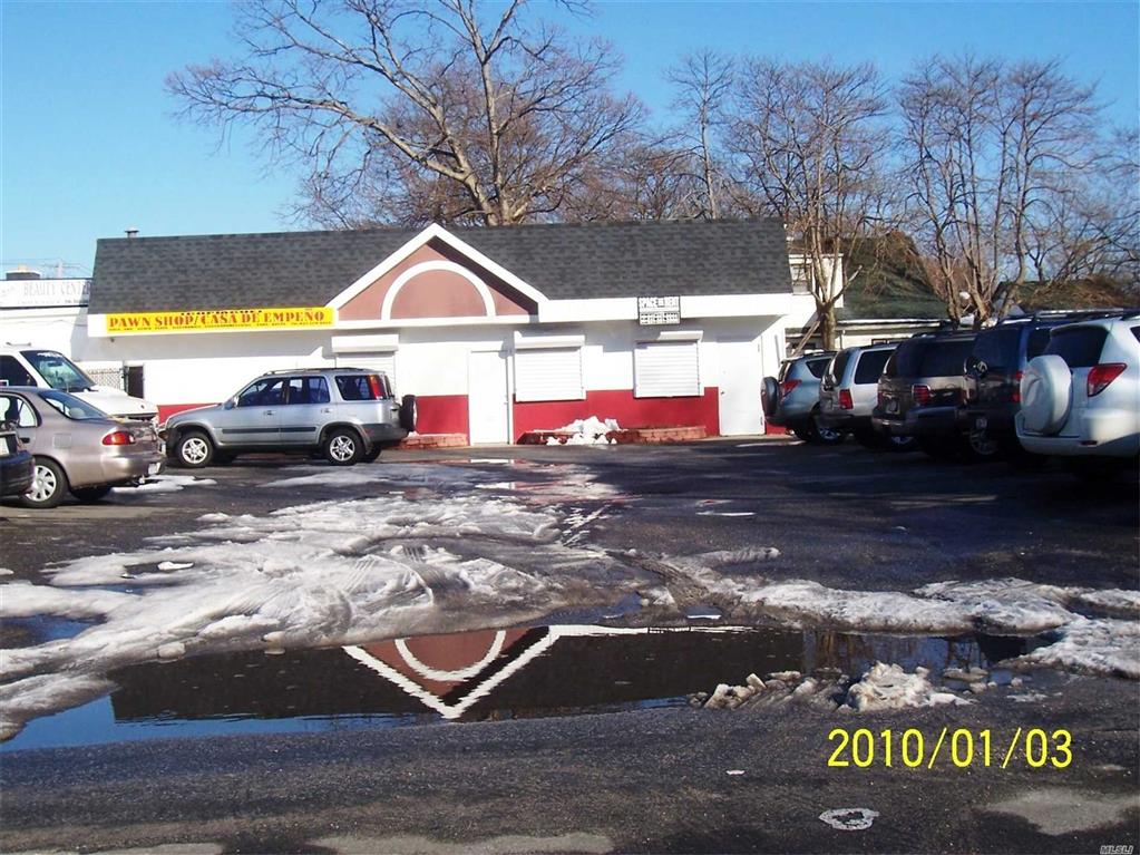 370 Oak St Copiague Copiague NY 11726