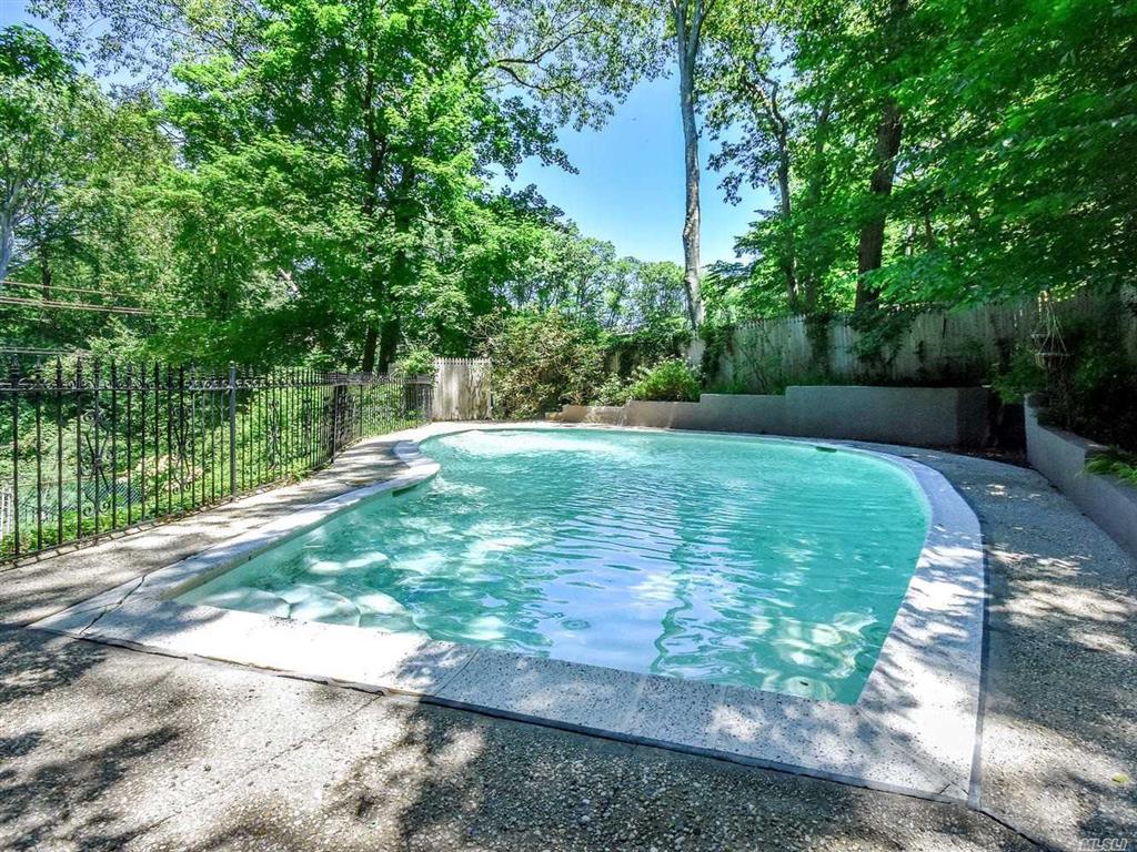 31 Kissam Ln Glen Head Glen Head NY 11545