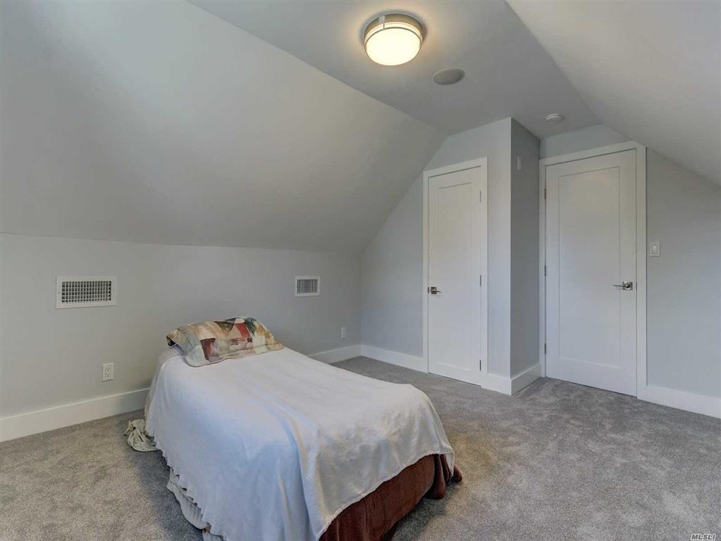 60 Lewis Ln Syosset Syosset NY 11791