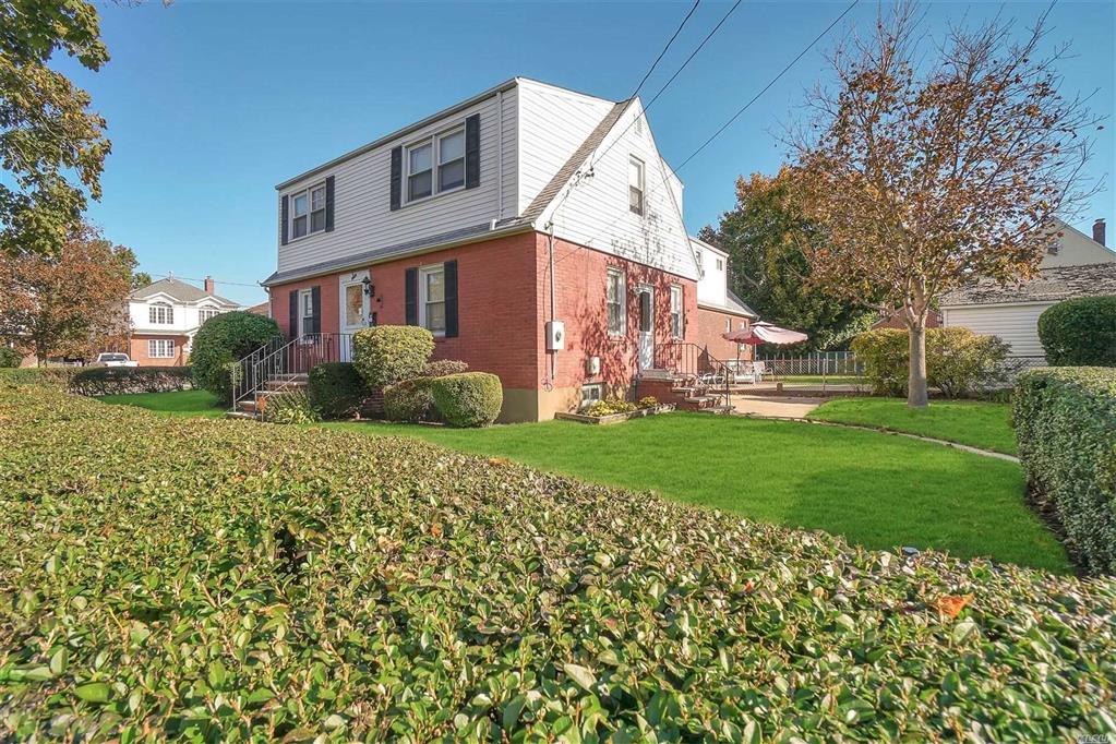 6 Rhodes St New Hyde Park New Hyde Park NY 11040