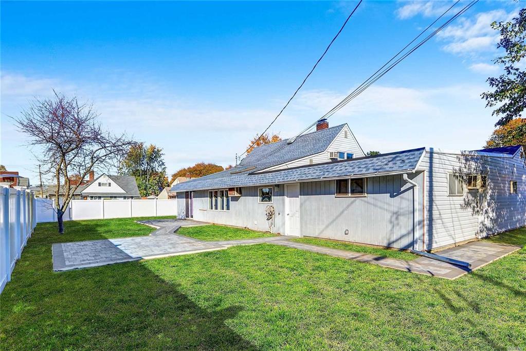 2 Rover Ln Hicksville Hicksville NY 11801
