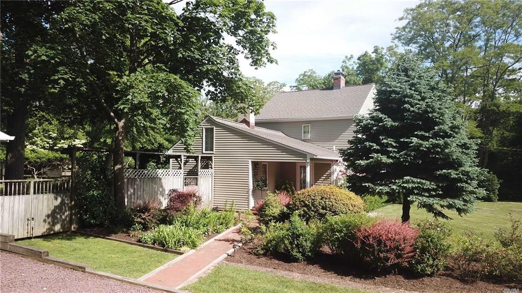 31 Evergreen Ave East Moriches East Moriches NY 11940