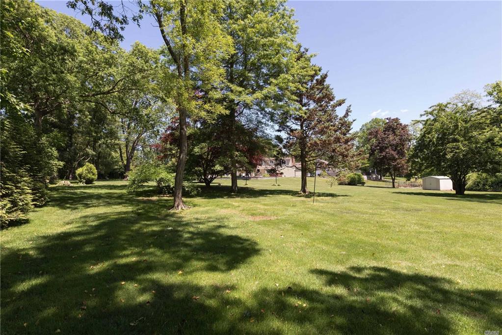 10 Empire Ct Dix Hills Dix Hills NY 11746