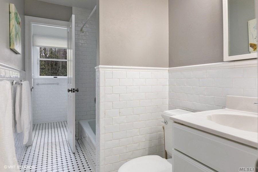 28 Sherwood Gate Oyster Bay Oyster Bay NY 11771