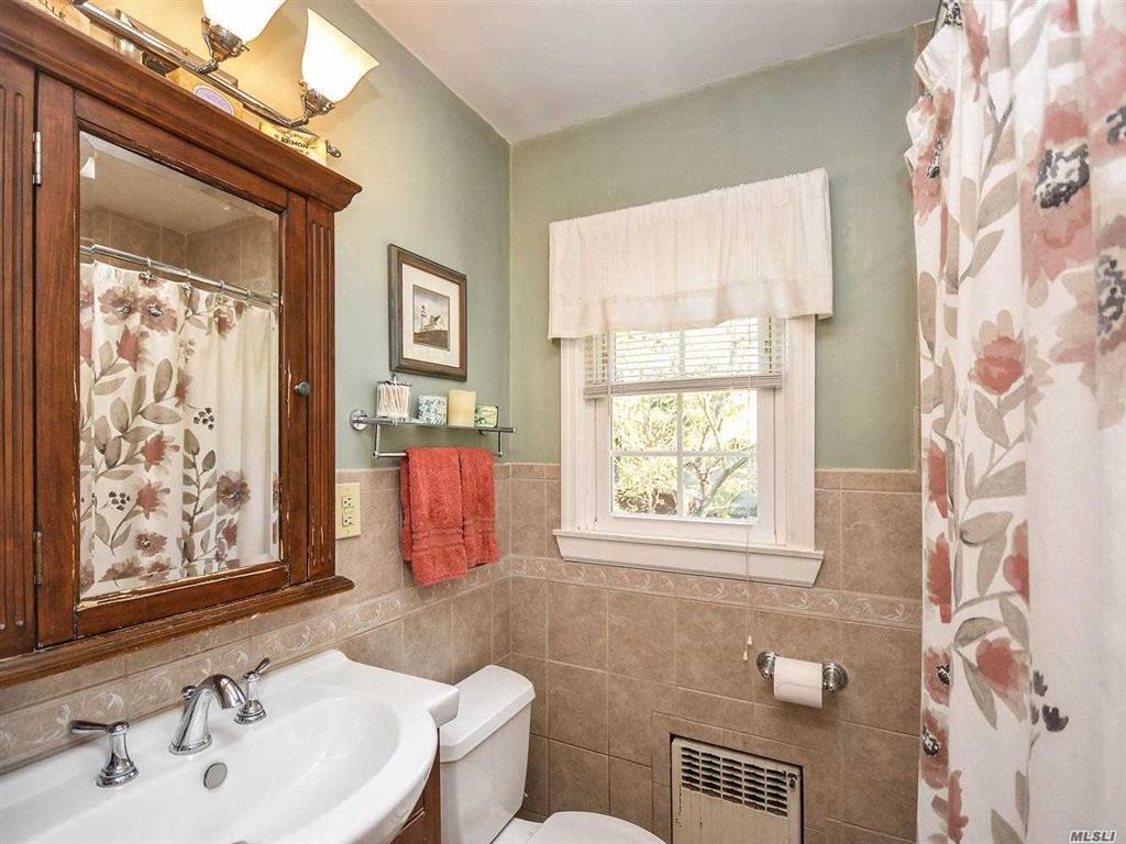6 Dunes Ln Port Washington Port Washington NY 11050