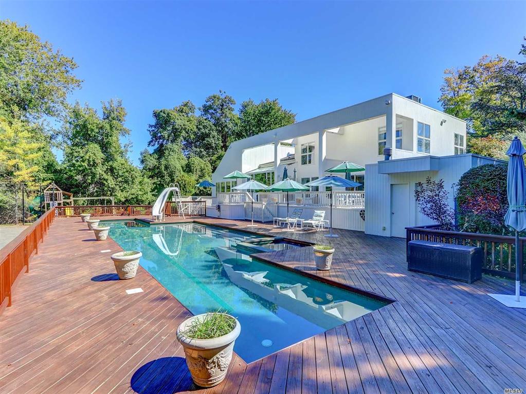 1250 Veeder Dr Hewlett Bay Park Hewlett Bay Park NY 11557