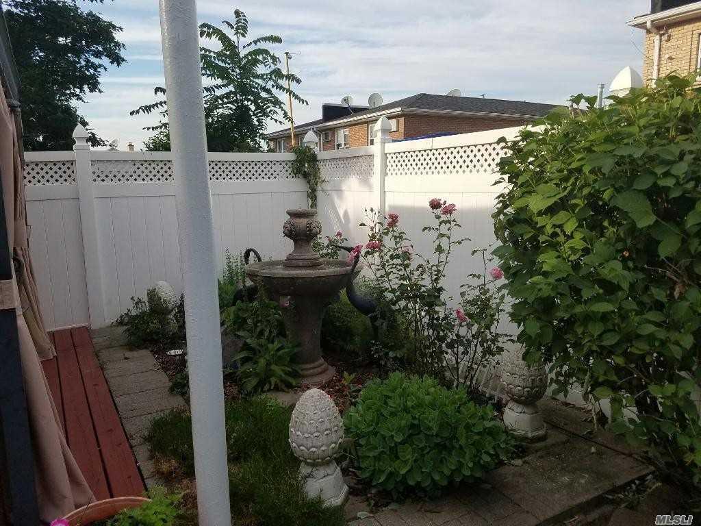 52-25 69th St Maspeth Maspeth NY 11378