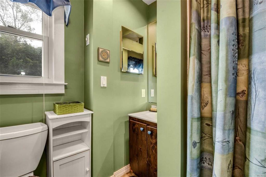 76 Magnolia Dr Kings Park Kings Park NY 11754