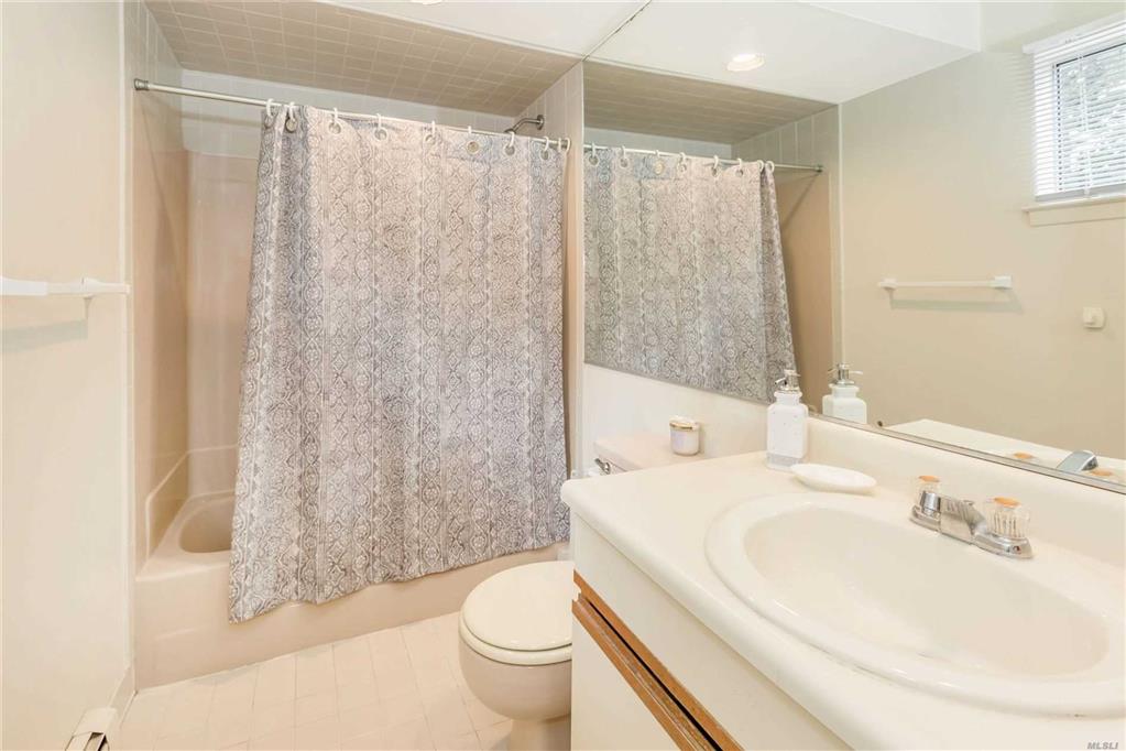 95 Springville Rd Hampton Bays Hampton Bays NY 11946