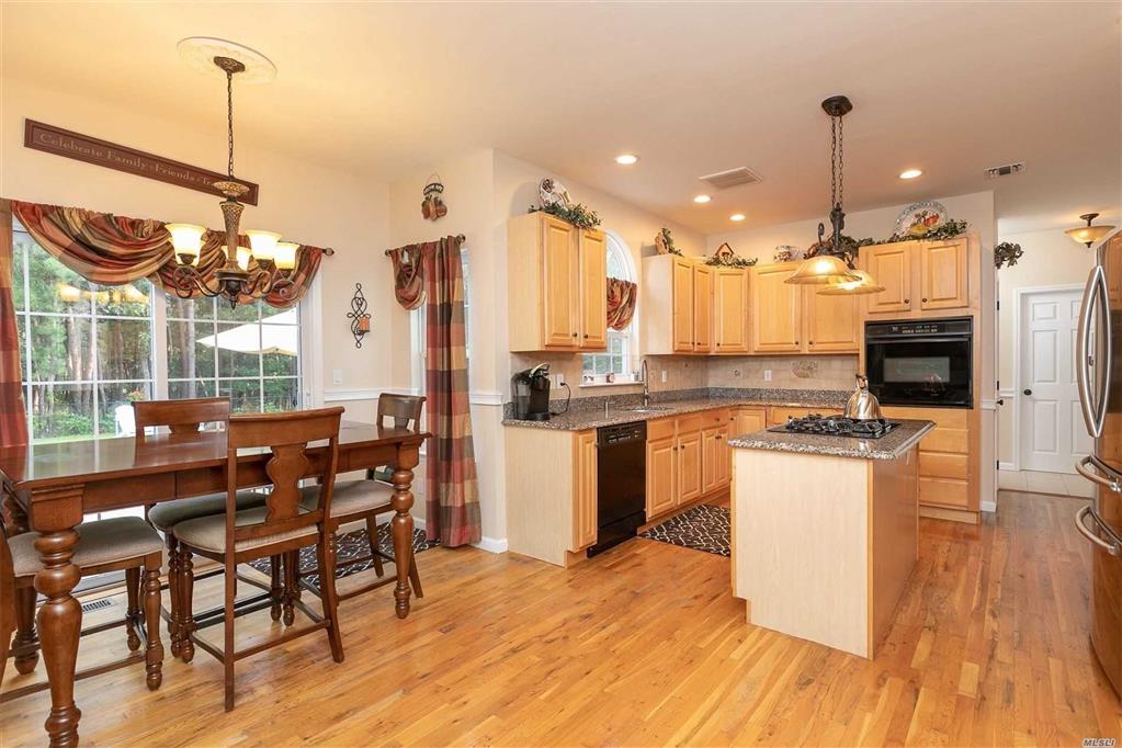 3 Hogan Ln Manorville Manorville NY 11949