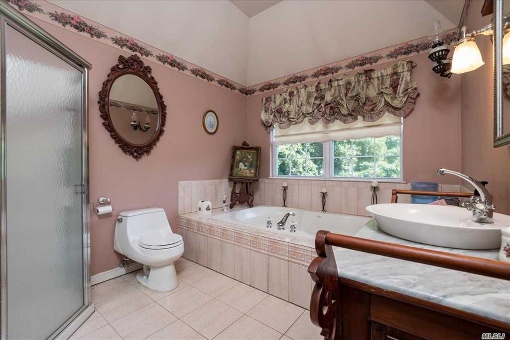 39 Old Neck Ct Manorville Manorville NY 11949