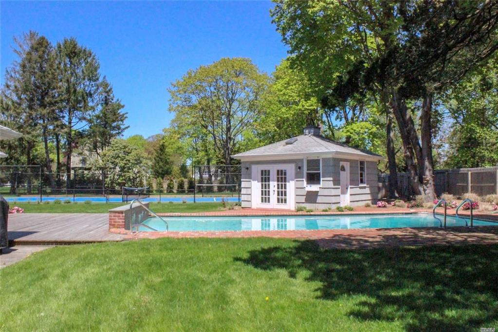 8 Shore Rd Remsenburg Remsenburg NY 11960