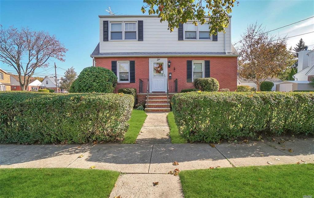 6 Rhodes St New Hyde Park New Hyde Park NY 11040