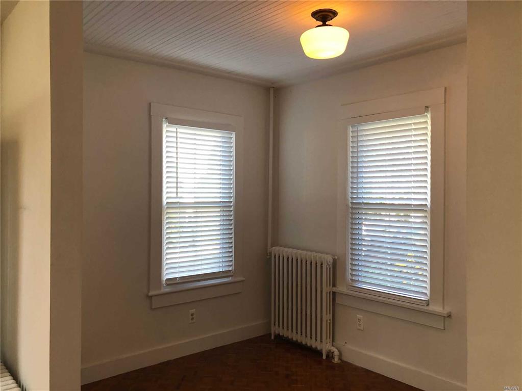 27 12th Ave Sea Cliff Sea Cliff NY 11579