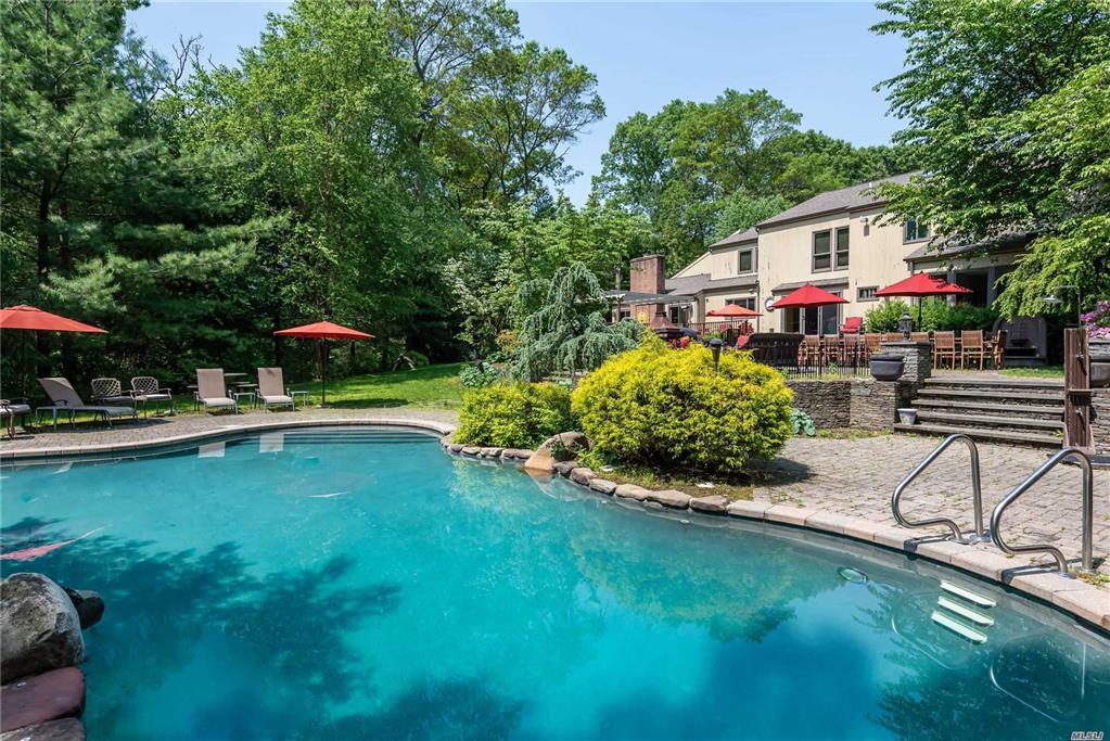 6 Bridle Ct Oyster Bay Cove Oyster Bay Cove NY 11771
