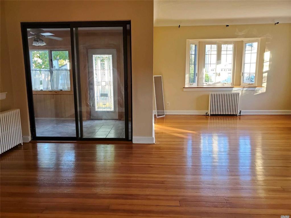 8 Valley Rd Bayville Bayville NY 11709