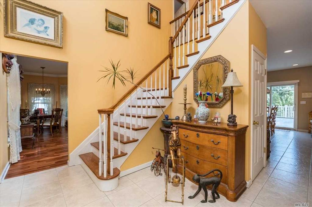 39 Old Neck Ct Manorville Manorville NY 11949