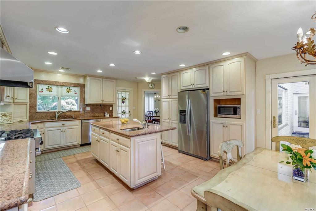 25 Hewlett Ln Port Washington Port Washington NY 11050