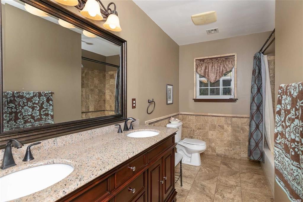 3 Hogan Ln Manorville Manorville NY 11949