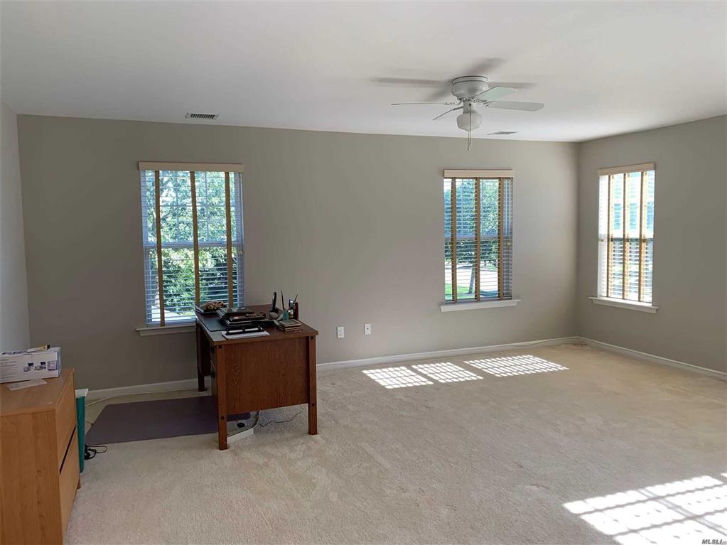 1 Newcastle Ct Riverhead Riverhead NY 11901