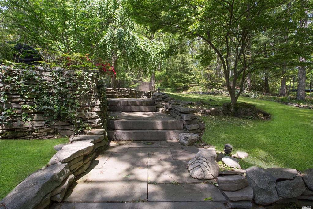 23 Glendale Dr Oyster Bay Cove Oyster Bay Cove NY 11771