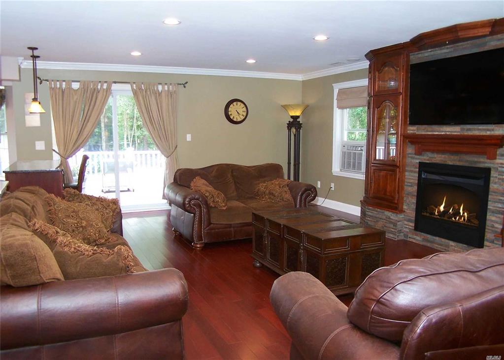 5 Larry Ct Manorville Manorville NY 11949