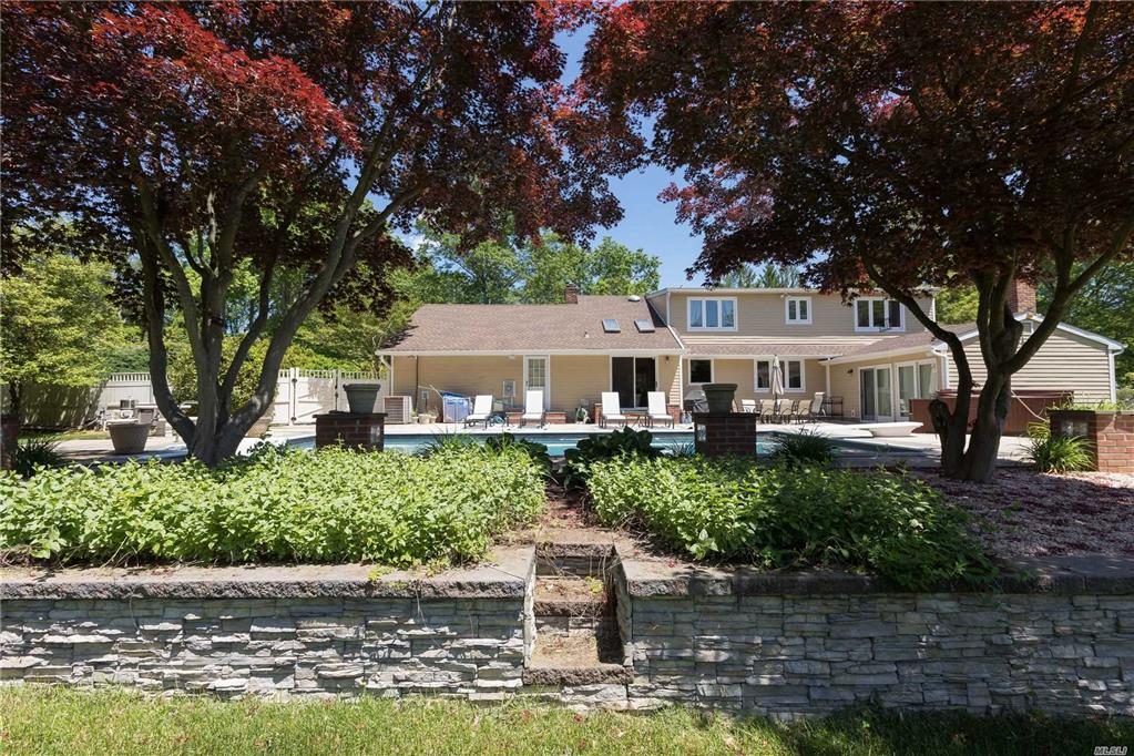 10 Empire Ct Dix Hills Dix Hills NY 11746