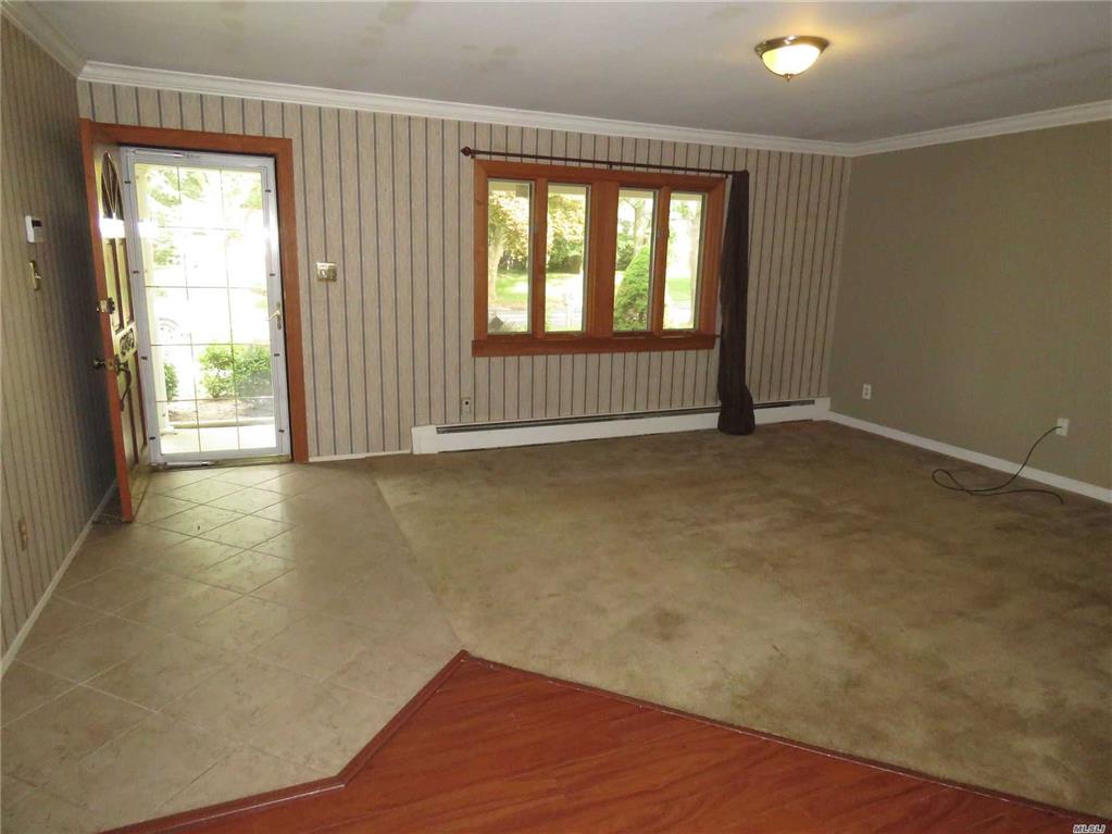 3 Hillsdale Ln Coram Coram NY 11727