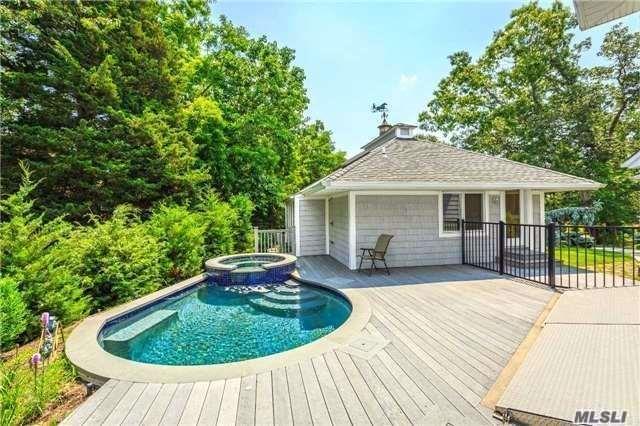 9 Duckwood Ln Hampton Bays Hampton Bays NY 11946