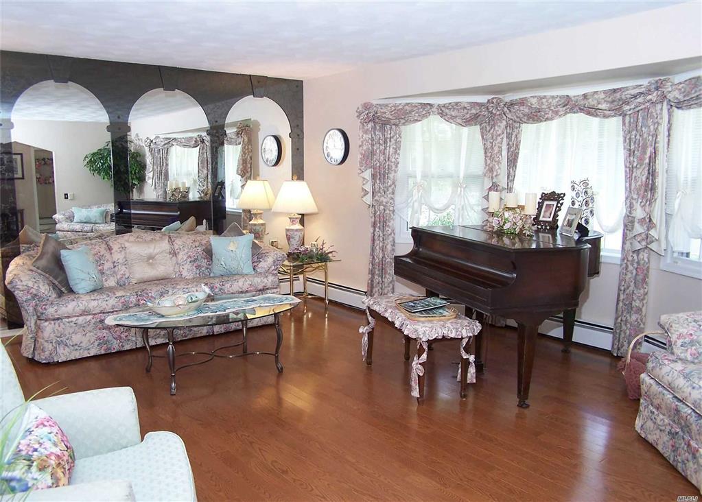 23 Valley St Ronkonkoma Ronkonkoma NY 11779