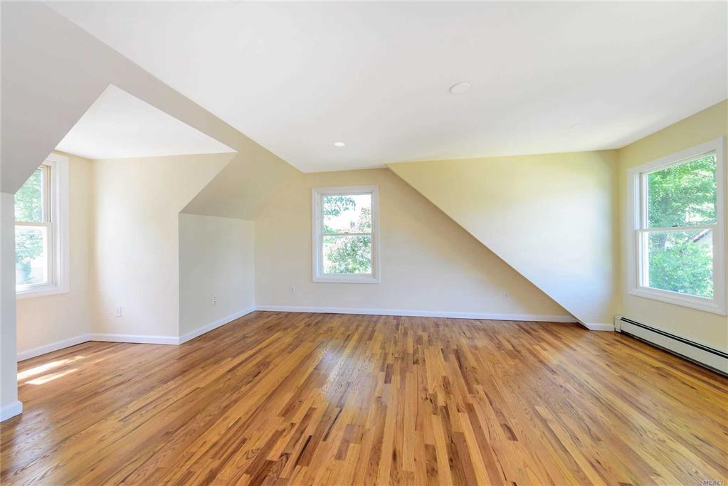 65 Dobson Ave Merrick Merrick NY 11566