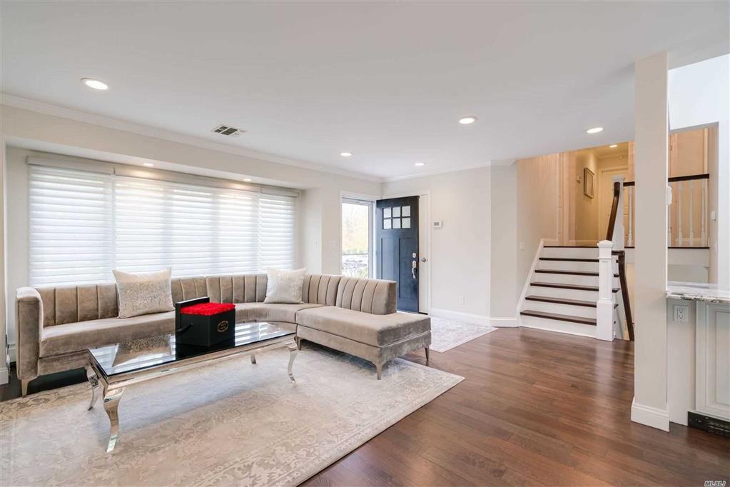 29 Narcissus Dr Syosset Syosset NY 11791