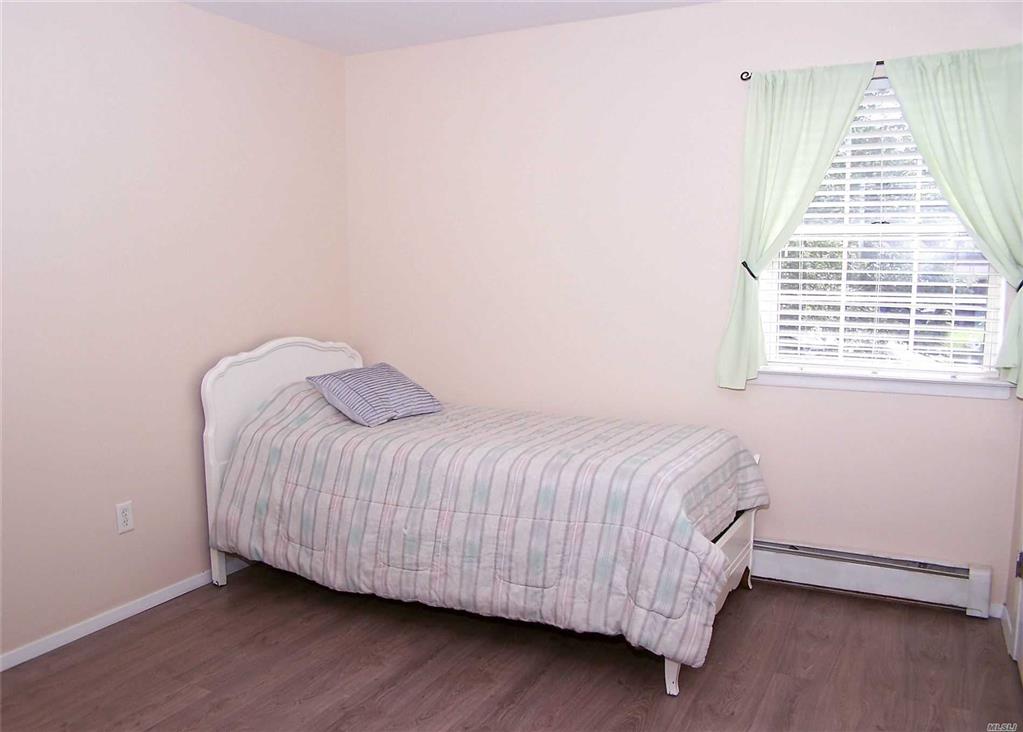 5 Larry Ct Manorville Manorville NY 11949