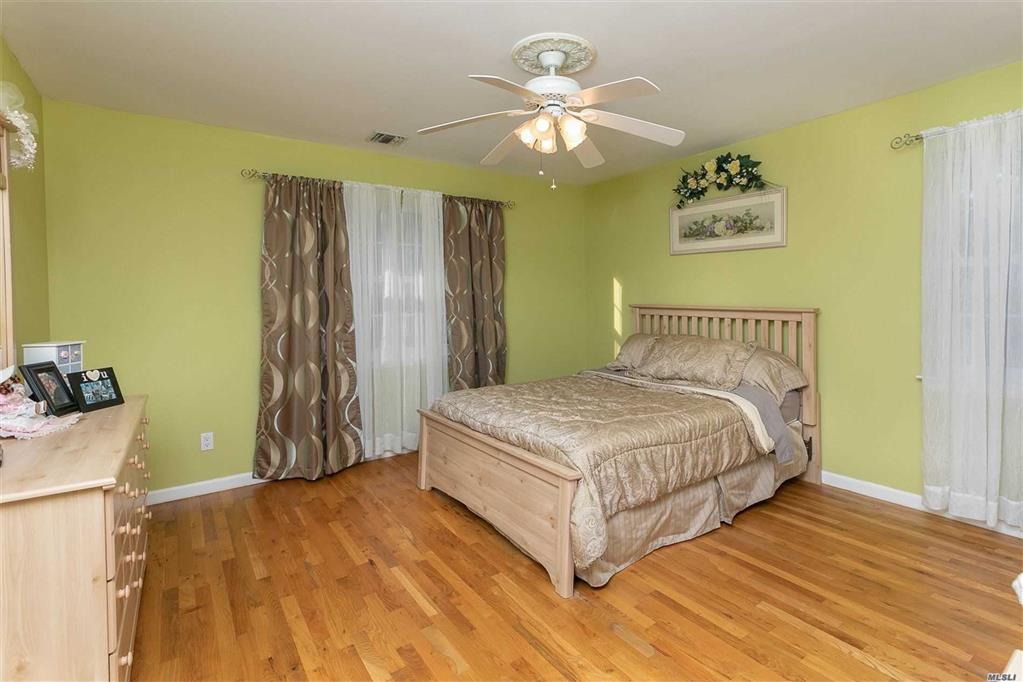 3 Hogan Ln Manorville Manorville NY 11949