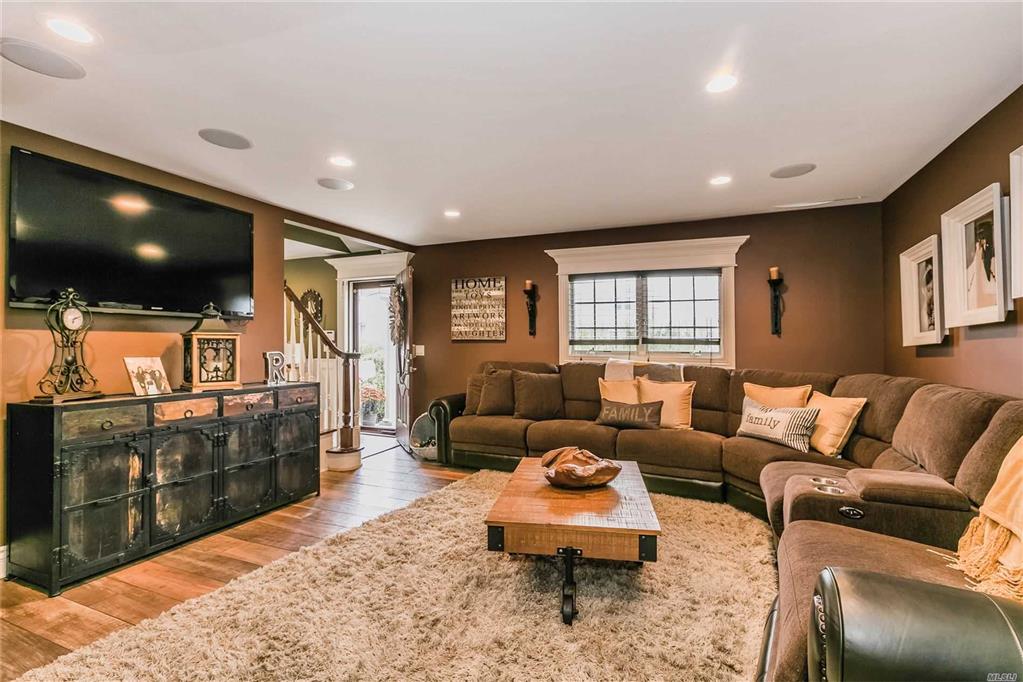 392 West Dr Copiague Copiague NY 11726