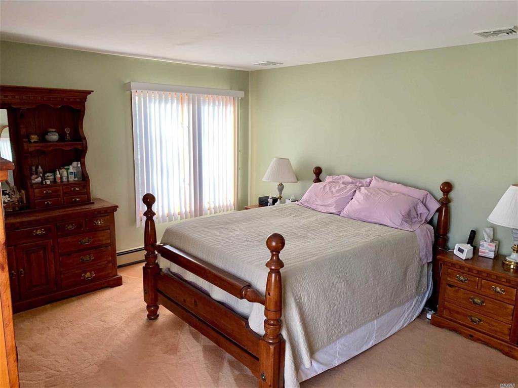 36 Dogwood Ave Farmingville Farmingville NY 11738