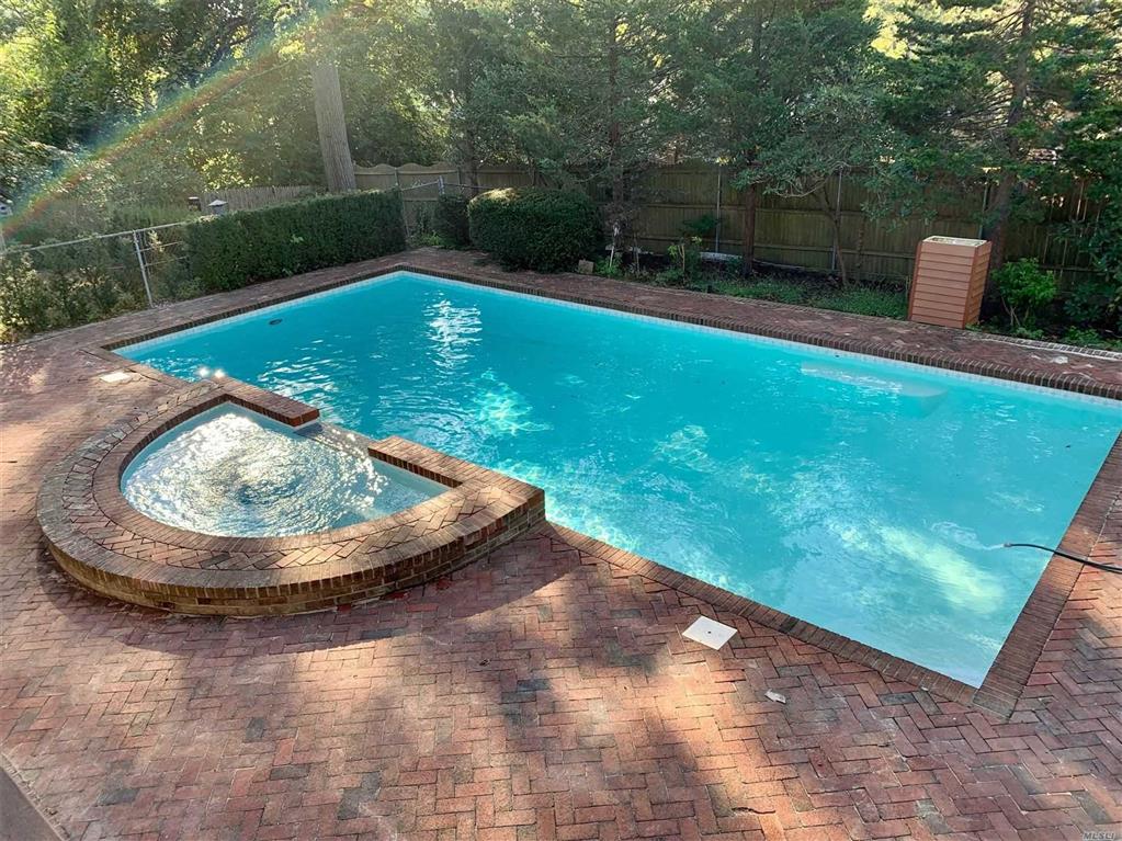 36 Dogwood Ave Farmingville Farmingville NY 11738