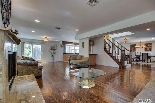 135 Greenway Rd Lido Beach Lido Beach NY 11561