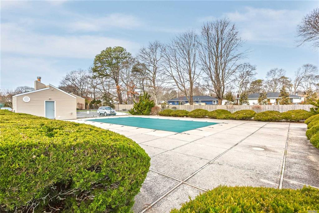 95 Springville Rd Hampton Bays Hampton Bays NY 11946